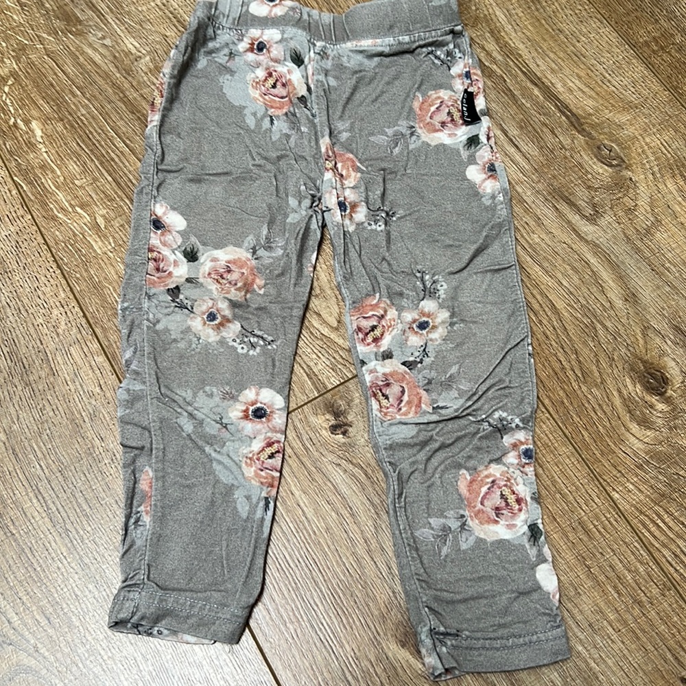Beautiful floral bamboo leggings 18-24